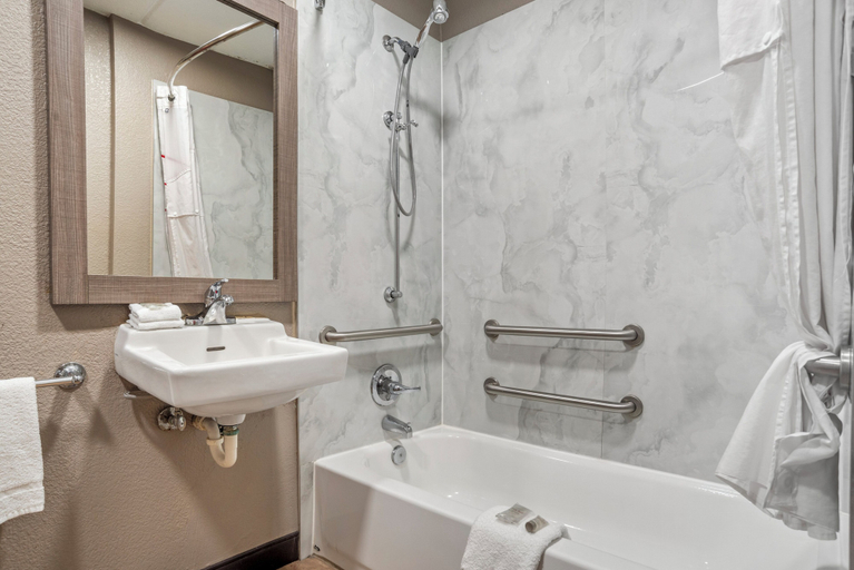 Bathroom 4, Red Roof Inn West Monroe, Ouachita