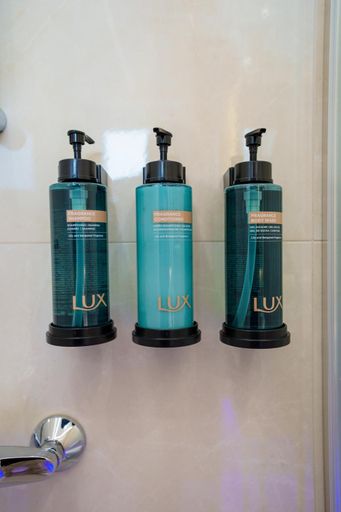 Shower, Dinglis Beach Hotel Suites, Larnaca