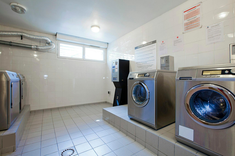 Bathroom 4, Sejours et Affaires Paris Nanterre, Hauts-de-Seine
