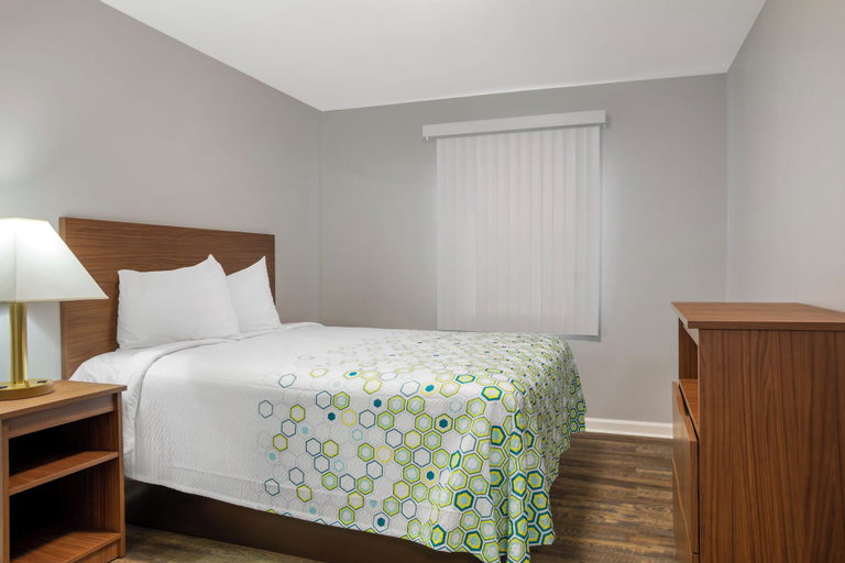 Bedroom 3, HomeTowne Studios by Red Roof Huntsville - Madison, Madison