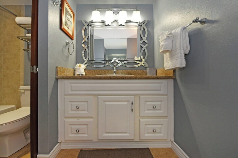 Interior 5, Beachfront 1BD w Stunning Ocean View-paki Maui 207, Maui