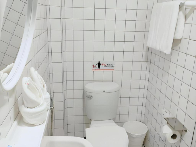 Bathroom 4, Tukteaw Hostel, Muang Khon Kaen