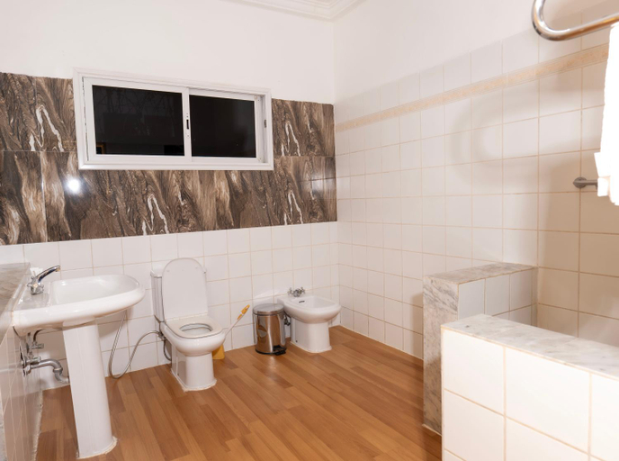 Bathroom 4, Coconut Residence & Spa, Kombo Saint Mary