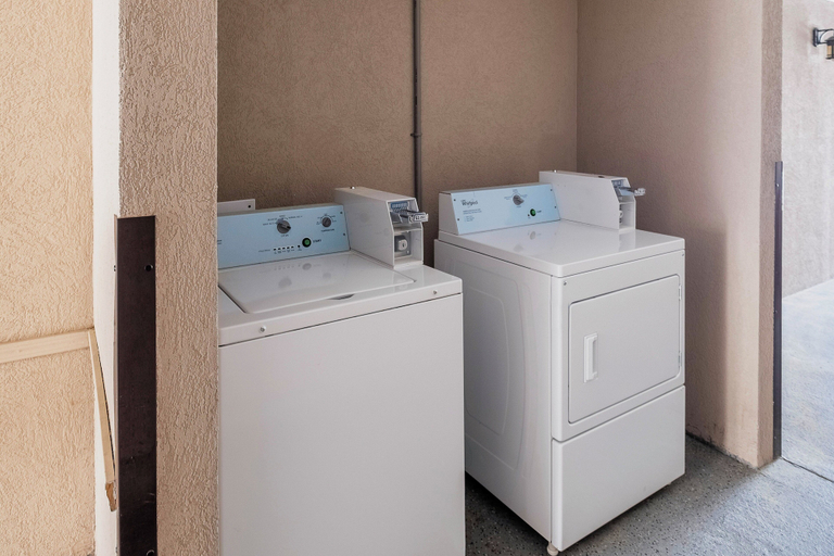 Bathroom 4, Red Roof Inn & Suites Rome, Floyd