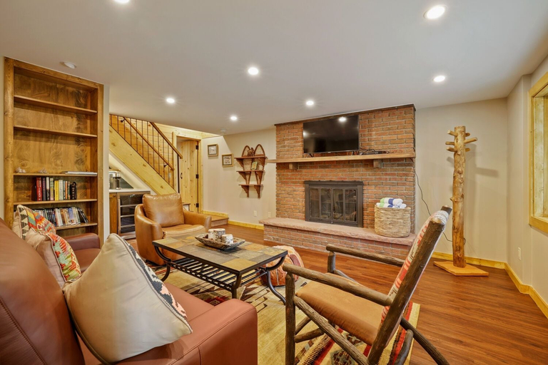 Living area 3, Alpine Creek Lodge 3 Bedroom Home, Summit