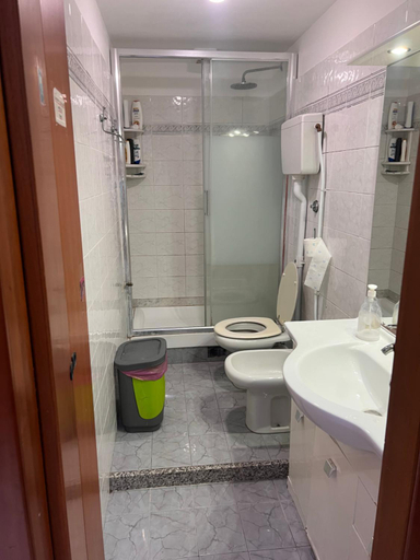 Bathroom, Blue whale, Roma