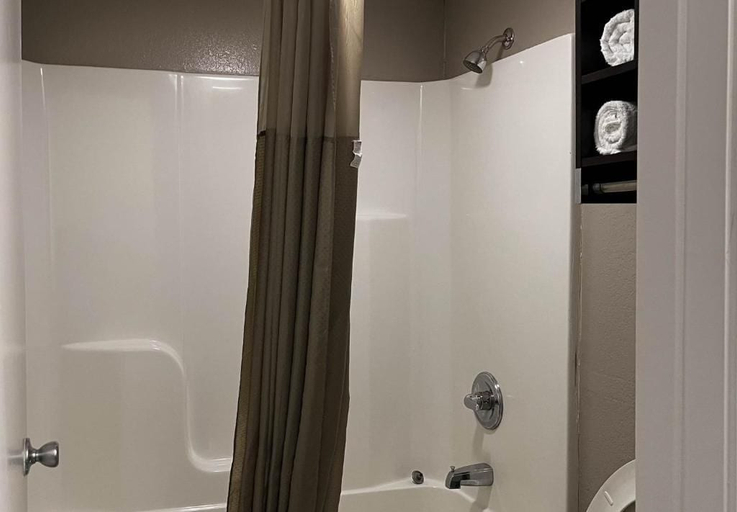 Bathroom 3, Studio 6 Bay Minette, Al, Baldwin