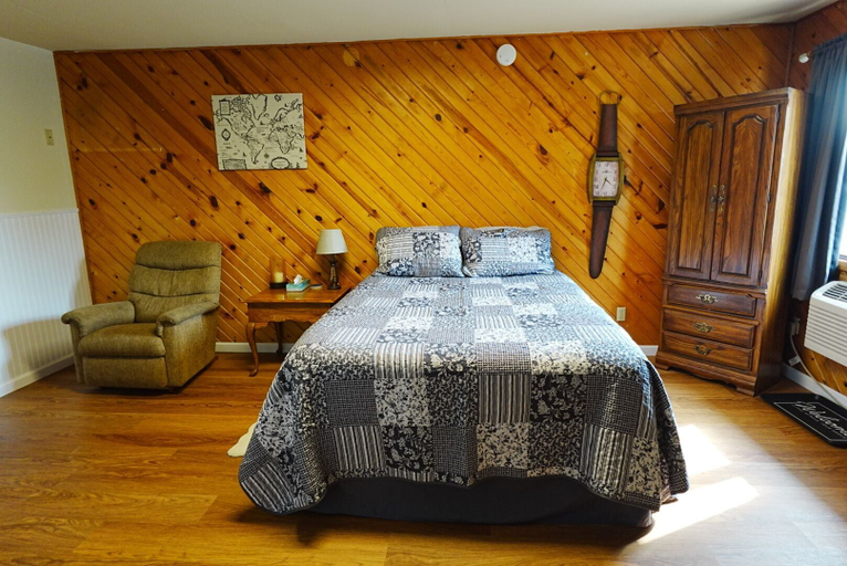 Room 4, Homestead Motel & RV, Woodbury