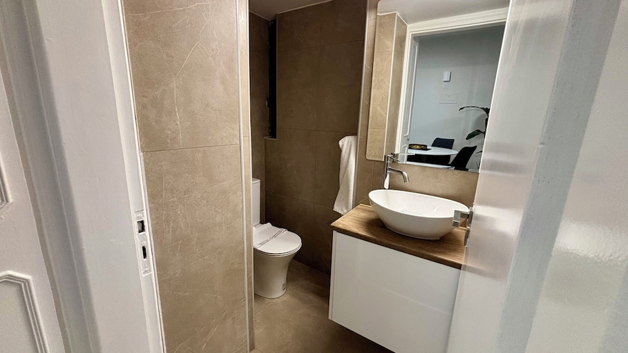 Bathroom, Seabreeze Limassol City Center Flat