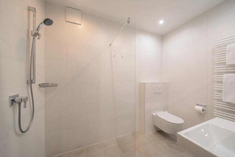 Bathroom 3, Hotel - Pension Adlerhof, Salzburg