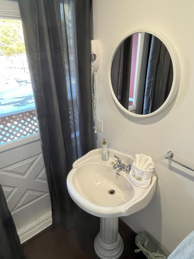 Bathroom 4, Auberge de Ferme-Neuve, Antoine-Labelle