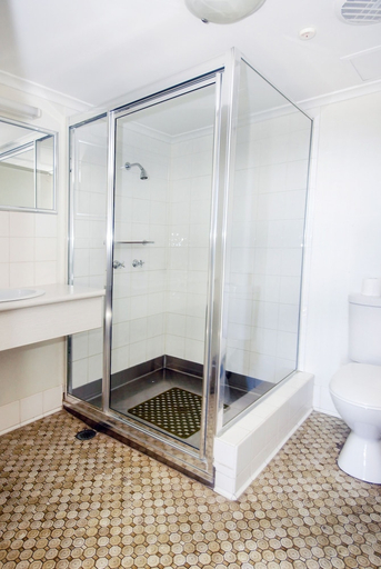 Bathroom 4, Isa Hotel, Mount Isa