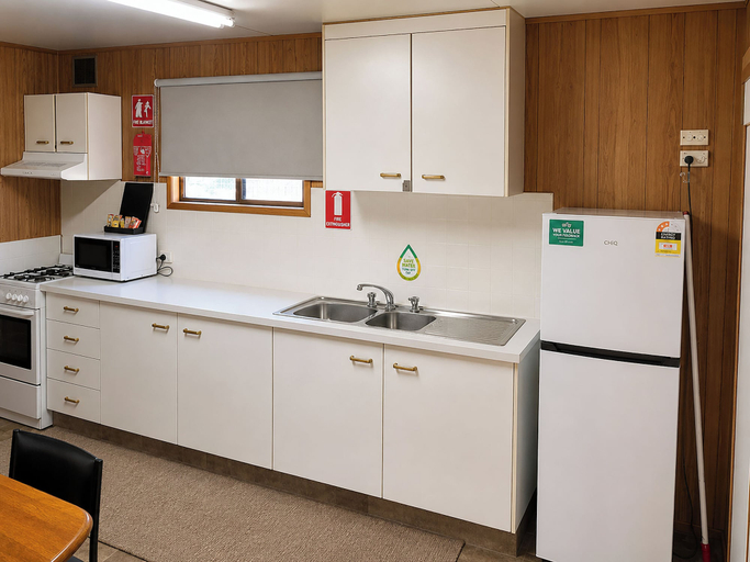 Private kitchen 2, Dubbo Holiday Park, Dubbo - Pt A