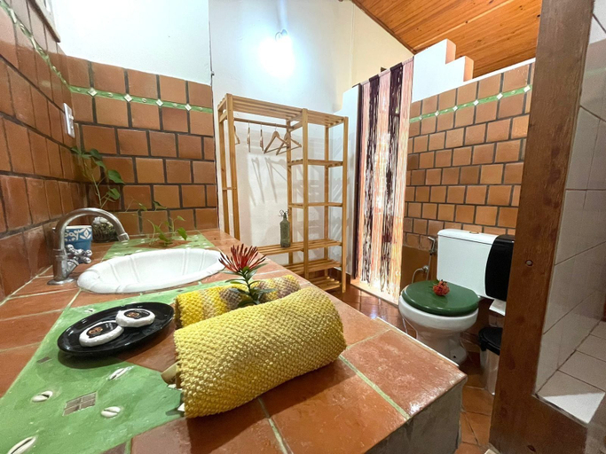 Bathroom 4, MAR DÁ LIBERDADE com Vila Entreluas, Cairu