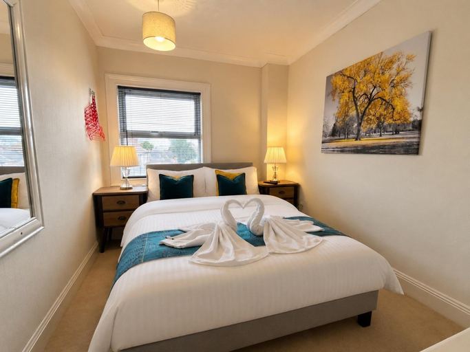 Room 2, Character Bedford Apartment with Two Bedrooms, Bedfordshire