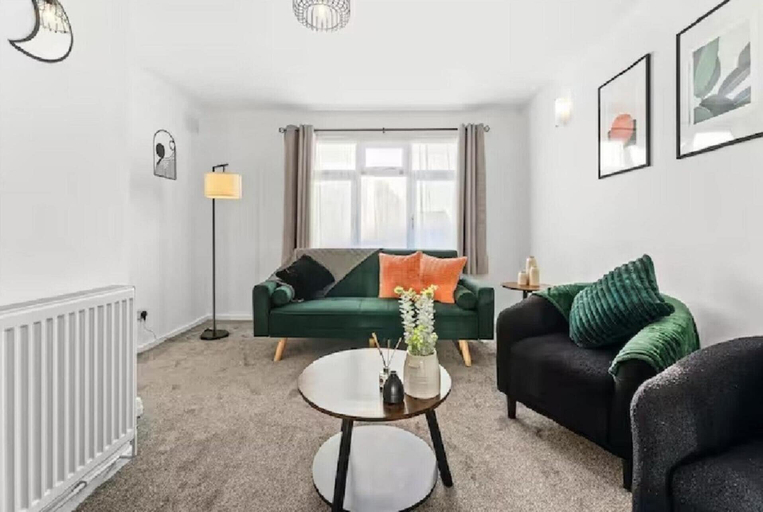 Primary image, 2 Bed House - Sleeps 4 - Parking - Wifi, Staffordshire