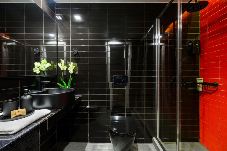 Bathroom 5, Psiri Vibes, Attica