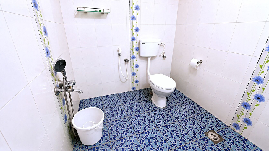 Bathroom 4, Aryavilla Heritage, Thiruvananthapuram