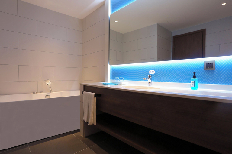 Bathroom 4, Holiday Inn Express HARBIN EXHIBITION CENTER by IHG, Harbin