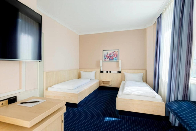 Bedroom 4, Rugs Hotel Augsburg, Trademark Collection by Wyndham, Augsburg