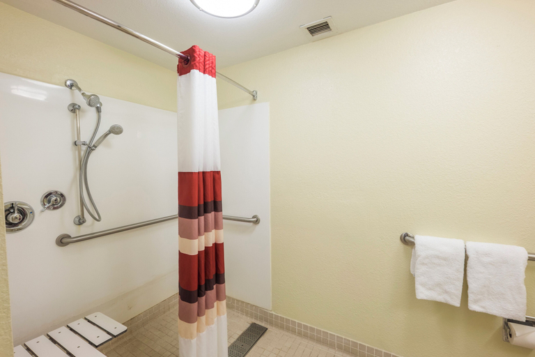 Bathroom 4, Red Roof Inn PLUS+ West Palm Beach, Palm Beach