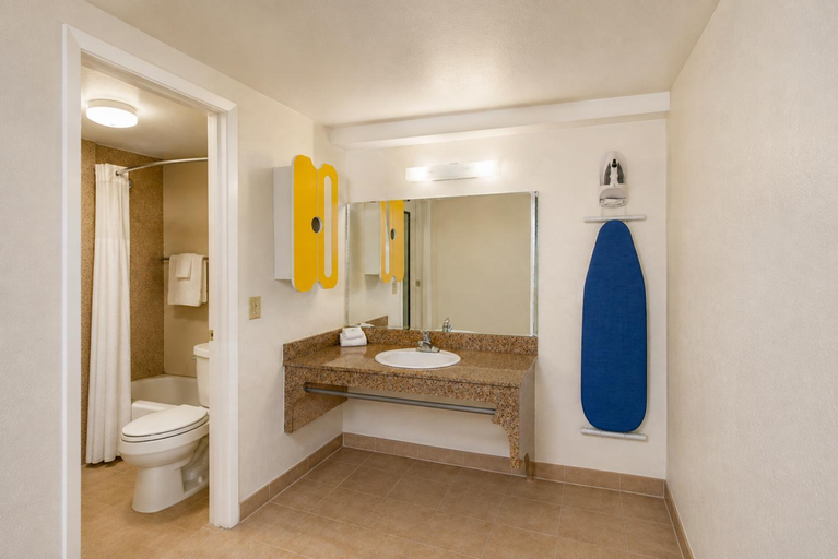 Bathroom 4, Studio 6 San Antonio, TX - Lackland AFB, Bexar