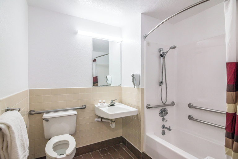 Bathroom 4, Red Roof Inn Palmdale - Lancaster, Los Angeles