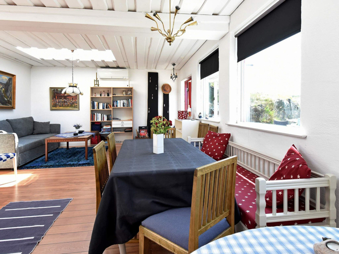 Others 5, Holiday Home in Skærhamn, Tjörn