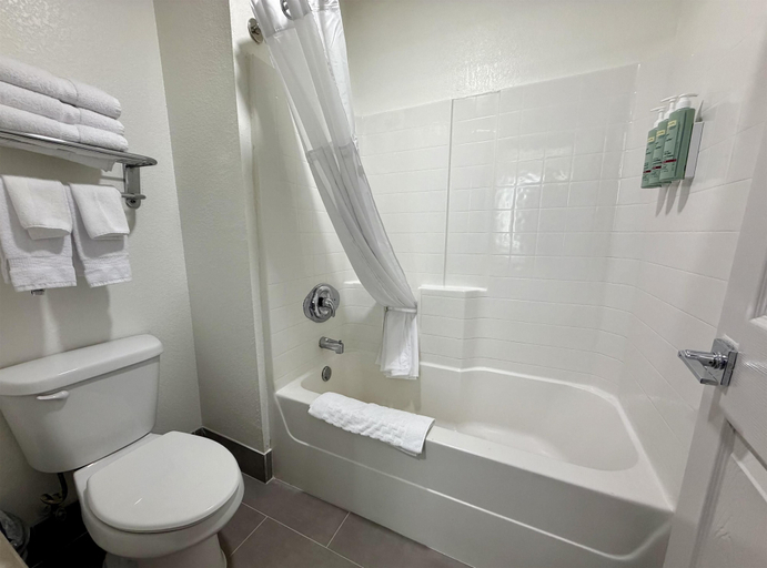 Bathroom 4, Best Western Lubbock Inn, Lubbock