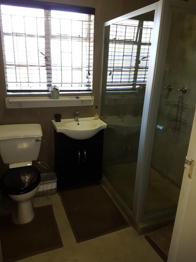 Bathroom 3, Bali Biasa Guesthouse, Gert Sibande