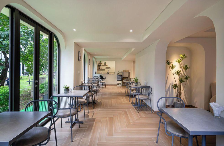 Food & Drinks 5, The Royal Hotel & Apartment, District 7