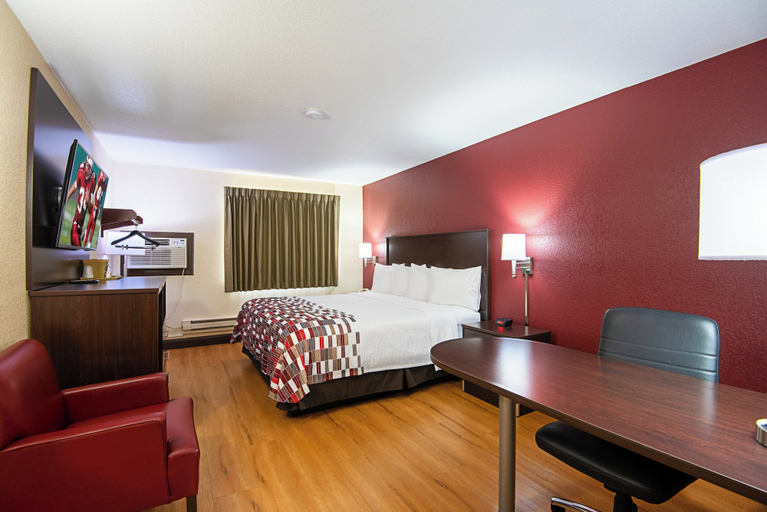 Bedroom 3, Red Roof Inn Cameron, De Kalb