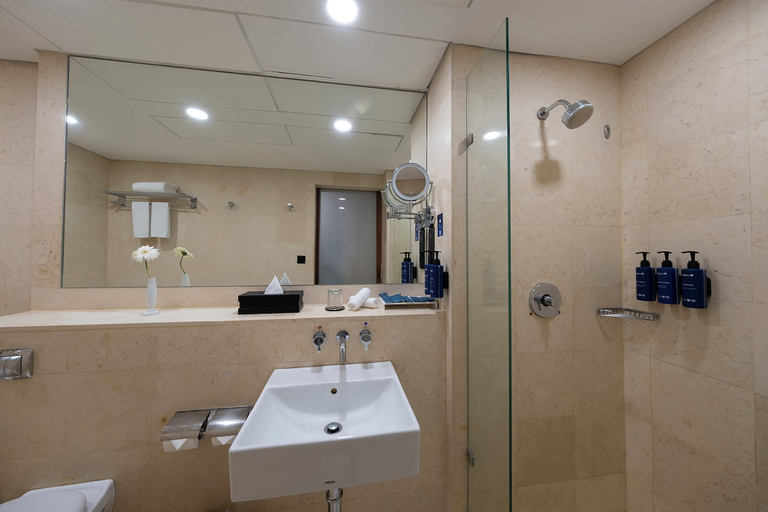 Bathroom 5, Radisson Blu Dhaka Water Garden, Dhaka