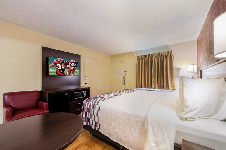 Bedroom 2, Red Roof Inn Marion, IN, Grant