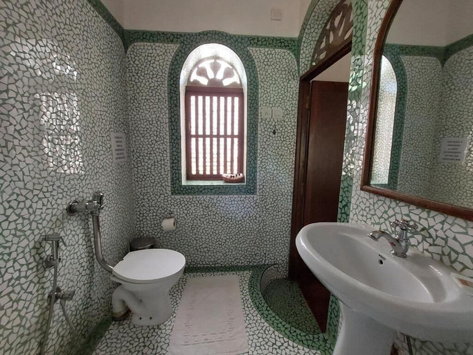 Bathroom 3, Marbella Guest House, North Goa