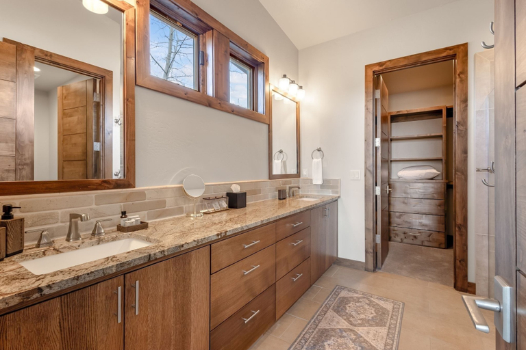 Bathroom 5, Juniper Preserve, Deschutes
