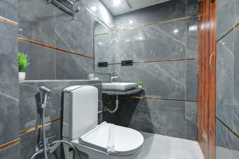 Bathroom 4, Hotel Aman Imperial, Delhi
