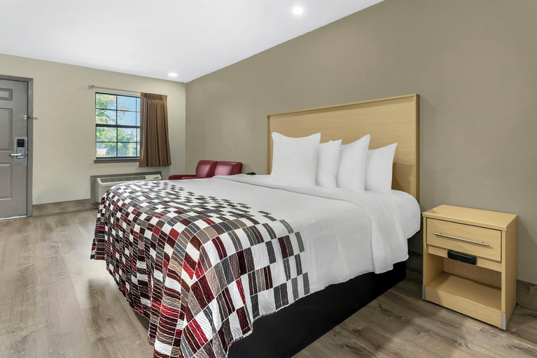 Bedroom 4, Red Roof Inn West Memphis, AR, Crittenden