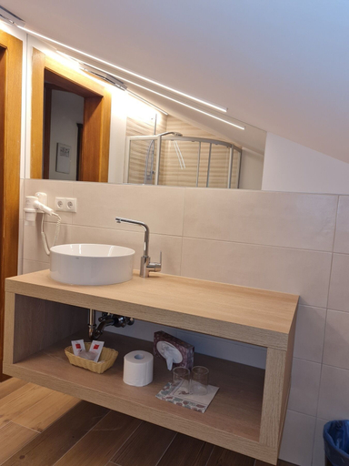 Bathroom 3, Alpina Mountain Resort, Bolzano