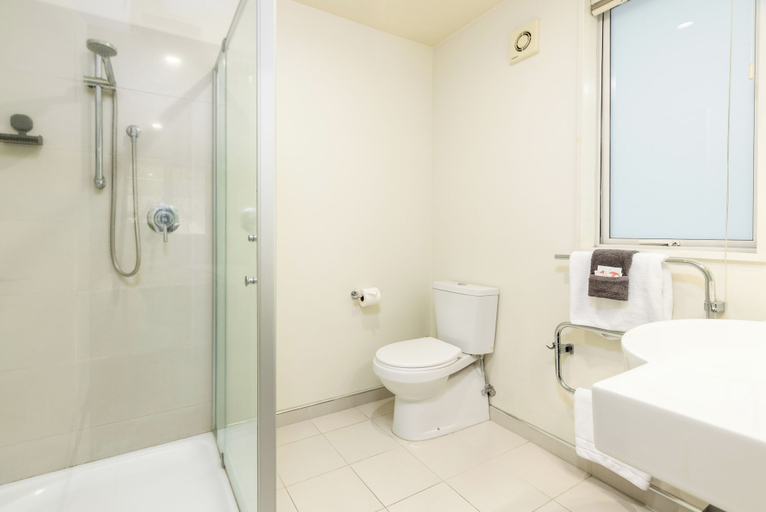Bathroom 5, Salerno Motel Apartments, Christchurch