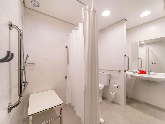 Bathroom 4, ibis Sao Paulo Interlagos, São Paulo
