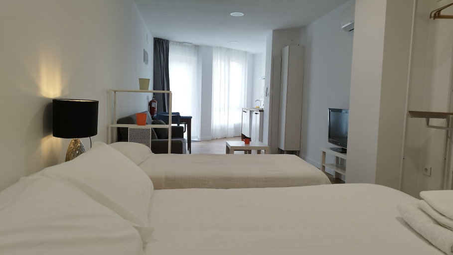 Room 5, APARTAMENTOS Y ESTUDIOS EL CENTRO, Cantabria