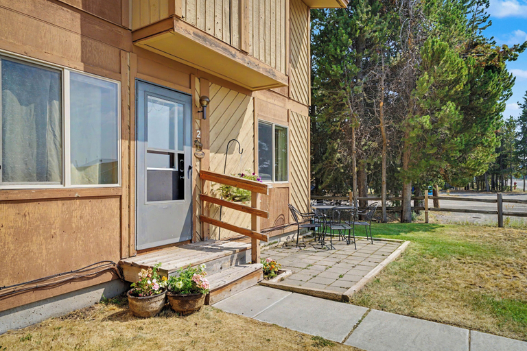 Exterior detail, Trapper 2, Gallatin