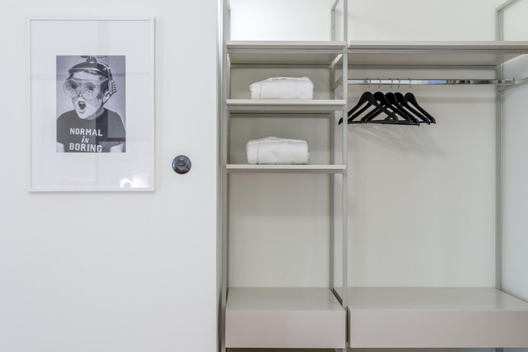 Room 5, 3bdr Modern Design Bright Interiors in Plaka, Attica