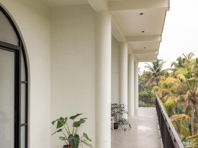 Property grounds 2, Roaming Retreat Hostel & villa, Habaraduwa