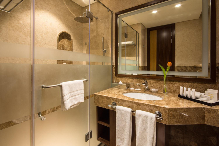 Bathroom 5, Golden Tulip Media Hotel, Dubai