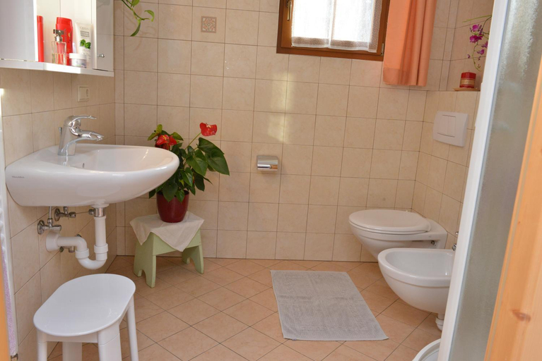Bathroom 3, Appartements Hoferhof, Bolzano