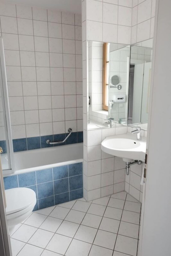 Bathroom 5, Strandhotel Berg, Starnberg