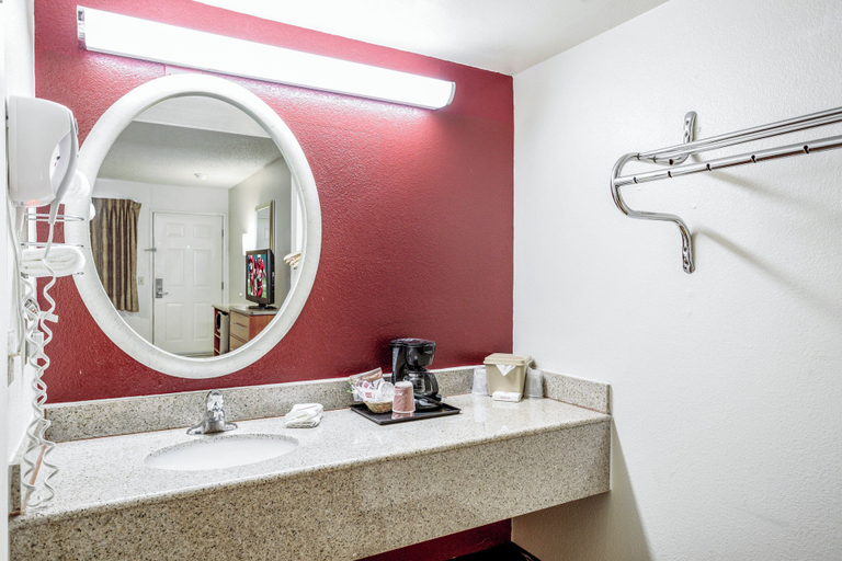 Bathroom 4, Red Roof Inn Gallup, McKinley