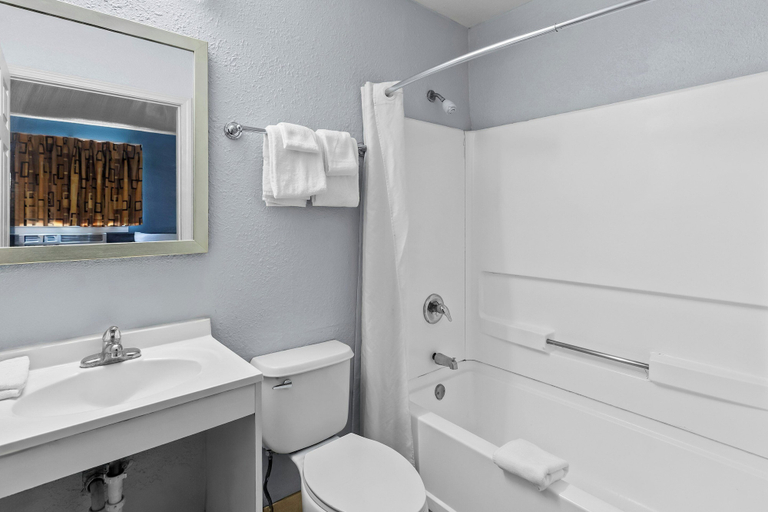 Bathroom 5, HomeTowne Studios by Red Roof Orlando South, Orange